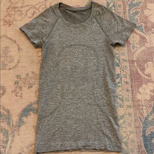 lululemon athletica Gray Short Sleeve Tee